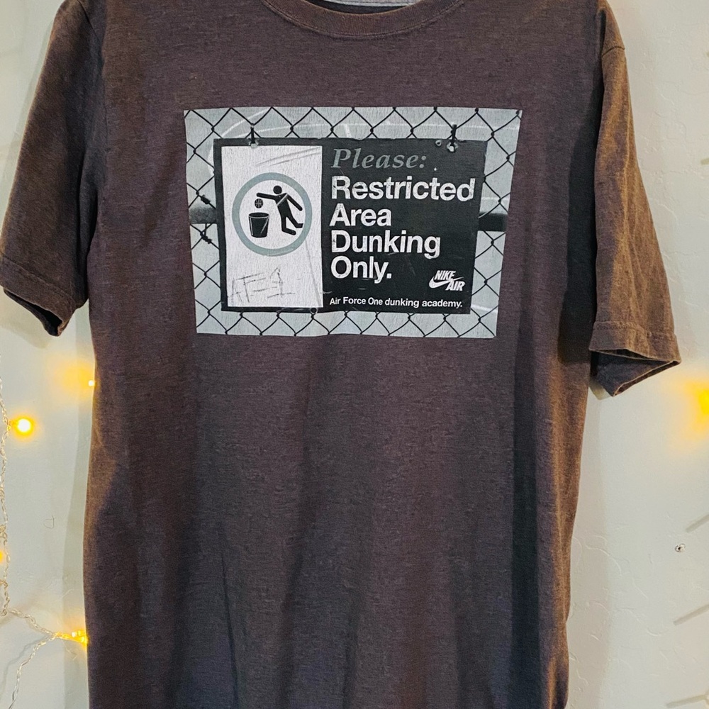 Nike Gray and White Short Sleeve Tee with Graphic Design